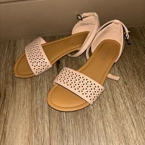 Kids pink strap sandals size 1